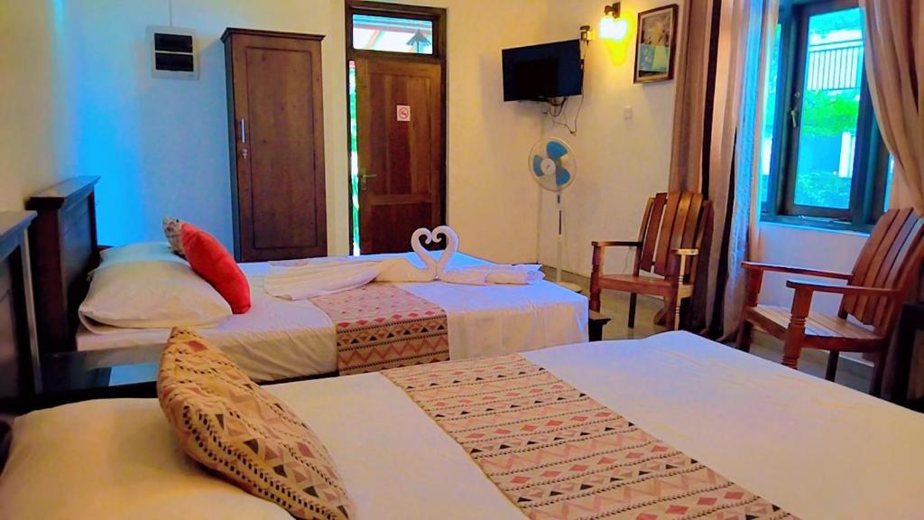 Postel nebo postele na pokoji v ubytování Kandy Moon Hills Hotel