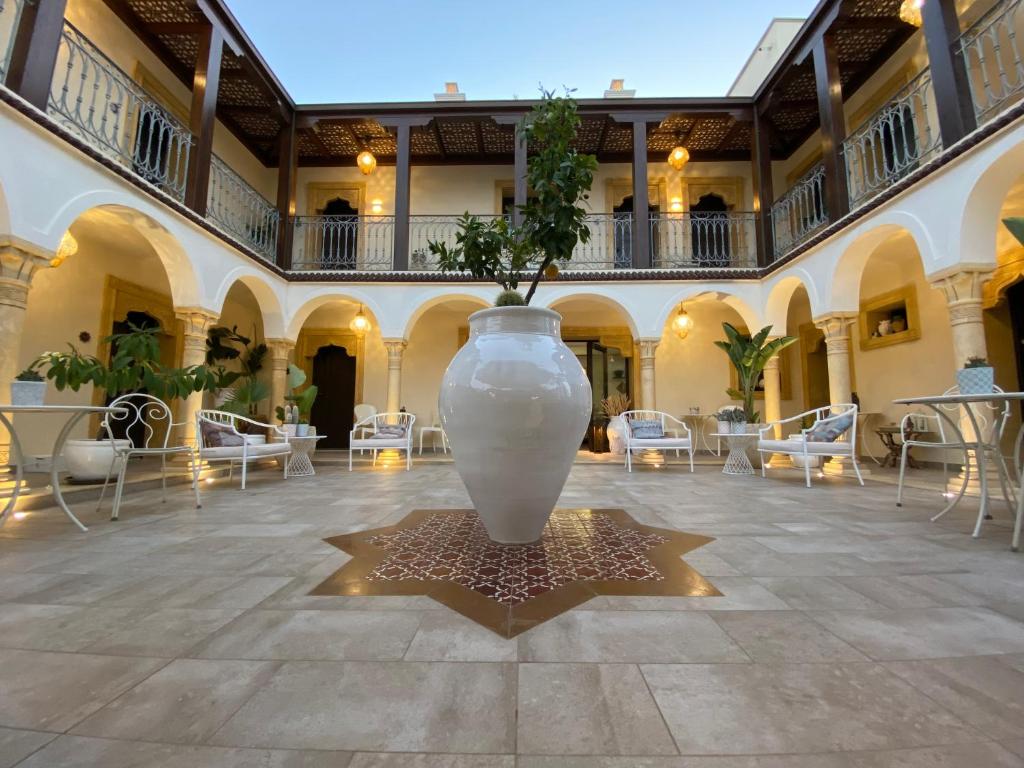 a large white vase sitting on a star in a building at RIAD Comfort Rooms in San Vito lo Capo