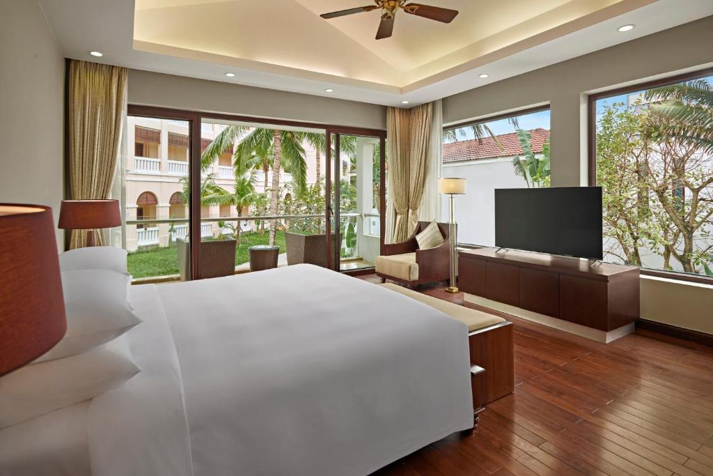 Biệt Thự 4 Phòng Ngủ Nhìn Ra Vườn, Hồ Bơi Riêng