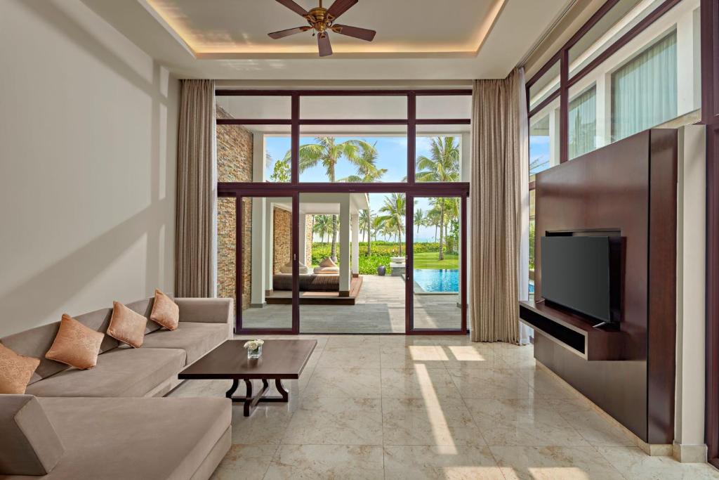 Three-Bedroom Villa with Balcony and Garden View, Private Pool