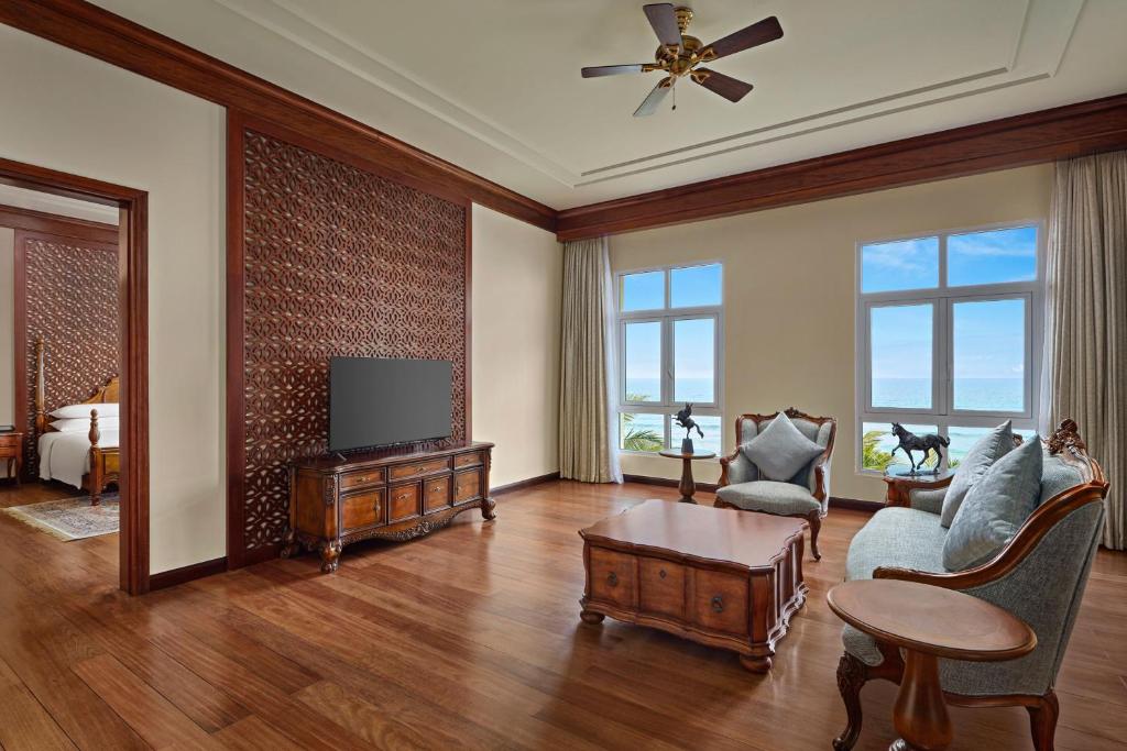 Suite Hạng Tổng Thống 1 Phòng Ngủ Có Giường Cỡ King Và Ban Công