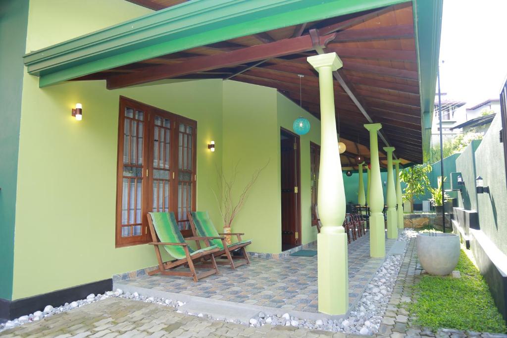 Bangunan di mana terletaknya vila ini