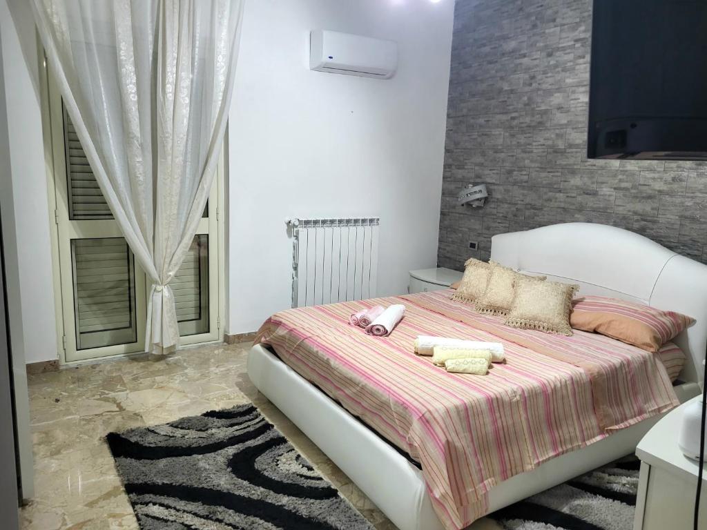 Un pat sau paturi într-o cameră la Appartamento Mariarita