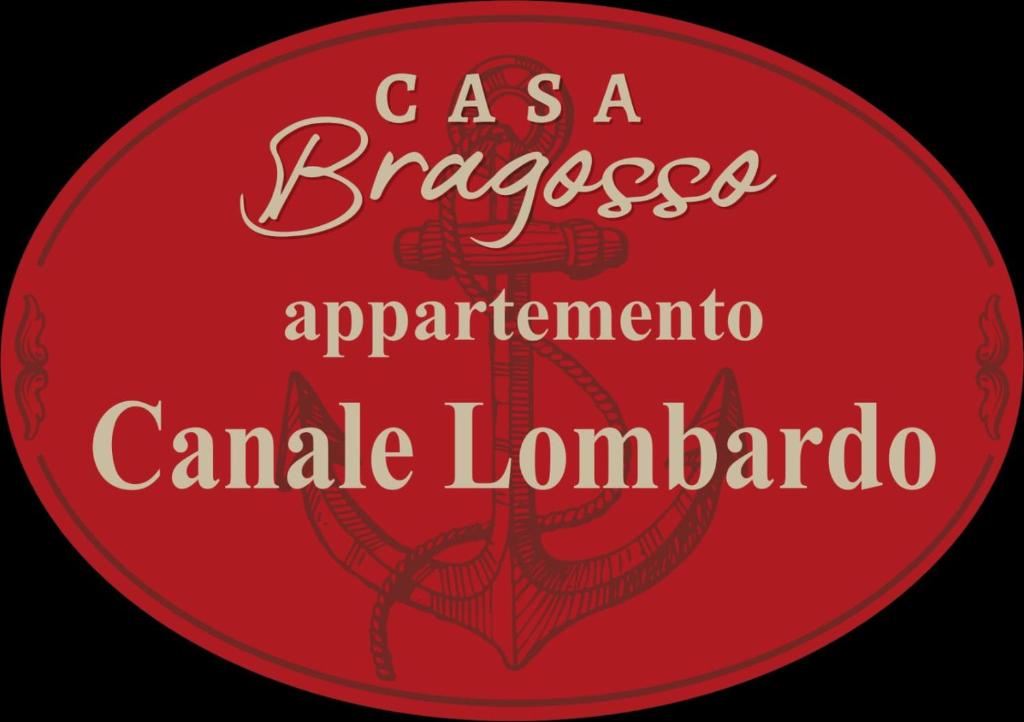 un cercle rouge avec les mots casa bravazosarmaarma caramel london dans l'établissement Casa bragosso, à Sottomarina
