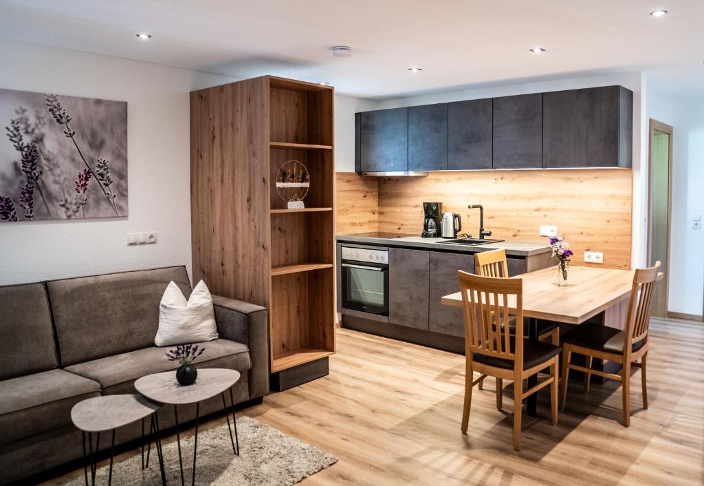 Kuchyň nebo kuchyňský kout v ubytování Appartements Tyrol