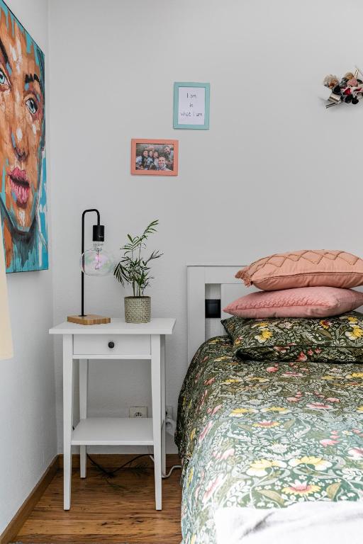 Łóżko lub łóżka w pokoju w obiekcie * Loft 3 pièces/Calme, tout équipé @ Centre Ville