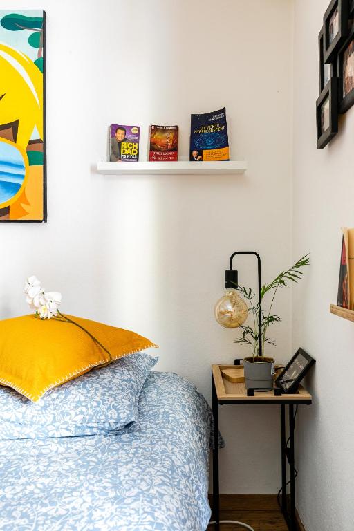 Łóżko lub łóżka w pokoju w obiekcie * Loft 3 pièces/Calme, tout équipé @ Centre Ville