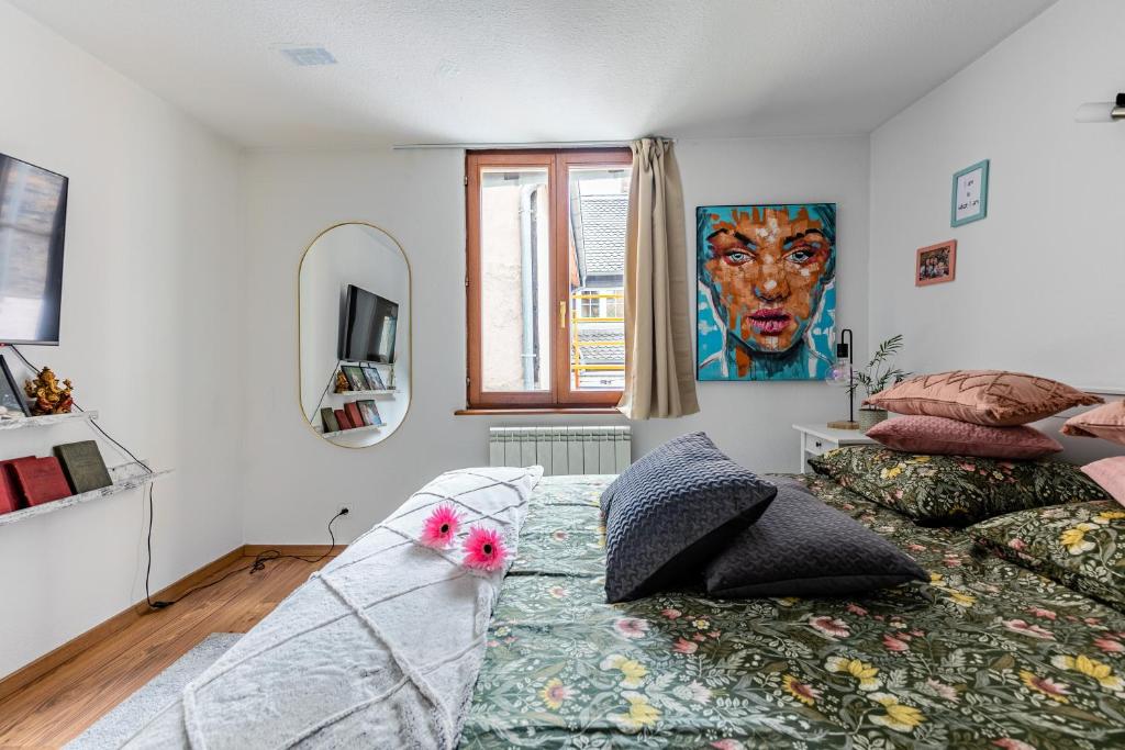 Łóżko lub łóżka w pokoju w obiekcie * Loft 3 pièces/Calme, tout équipé @ Centre Ville