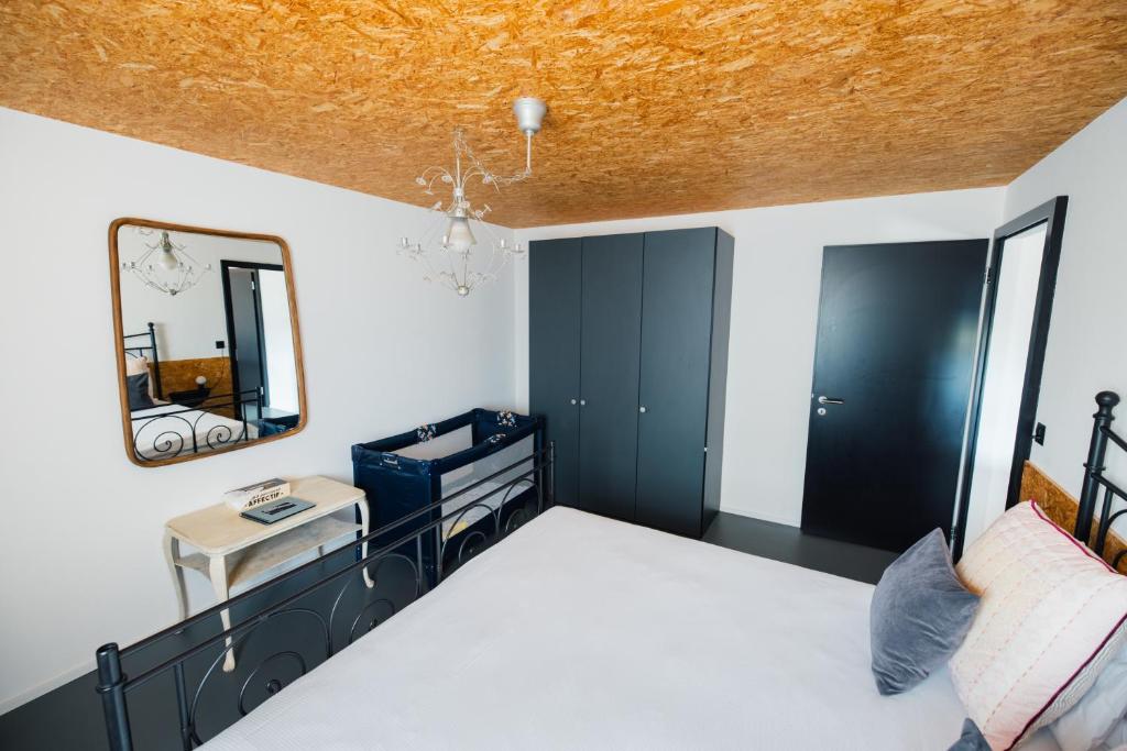 Postel nebo postele na pokoji v ubytování B&B La Forge de Diogne