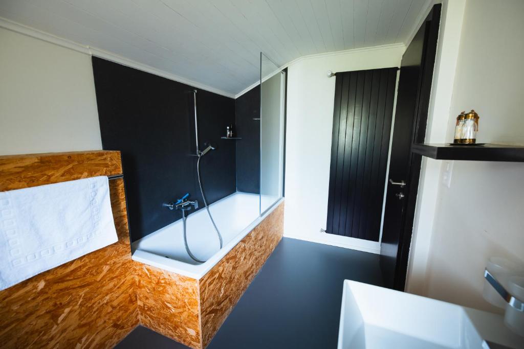 Koupelna v ubytování B&B La Forge de Diogne