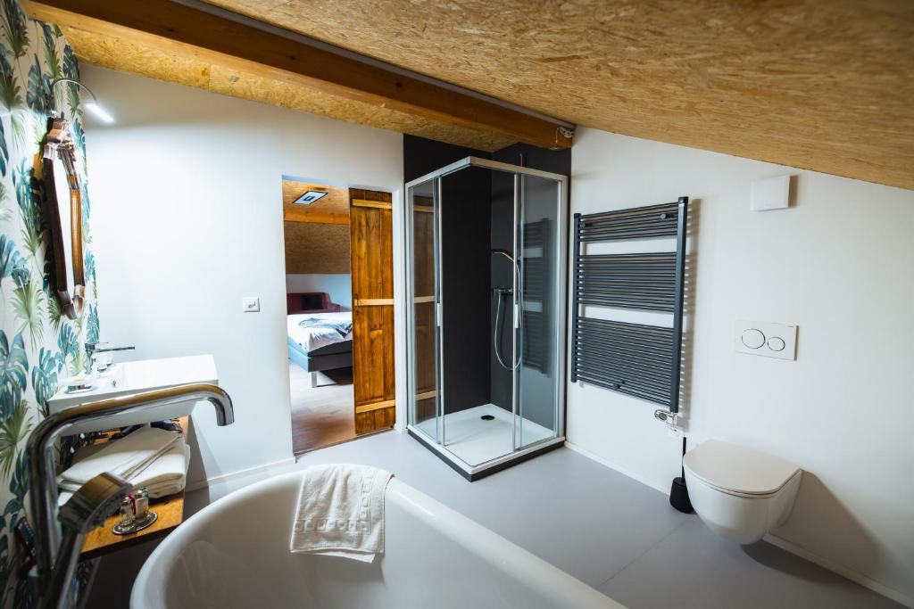 Postel nebo postele na pokoji v ubytování B&B La Forge de Diogne