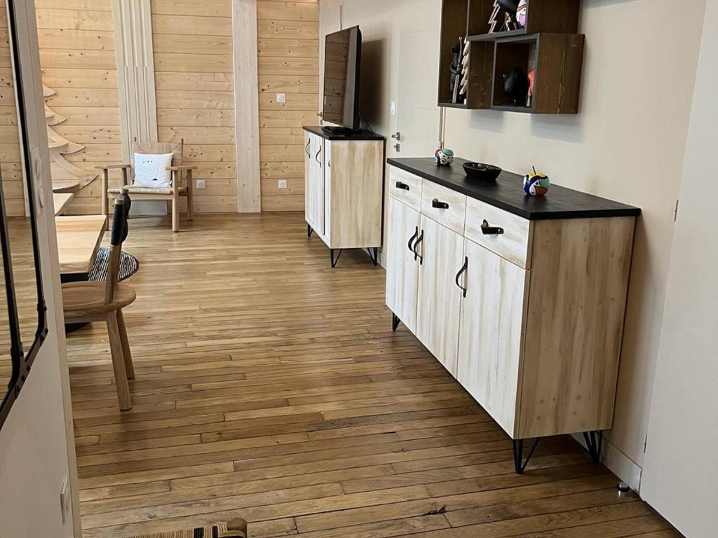 Kuchyňa alebo kuchynka v ubytovaní Appartement haut de gamme 113m², 6/8 pers, plein centre, 4 chambres, prestations de qualité - FR-1-234-280