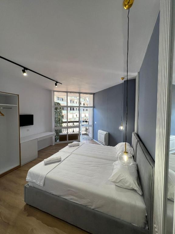 Capital Suites Center - Double Room With Balcony