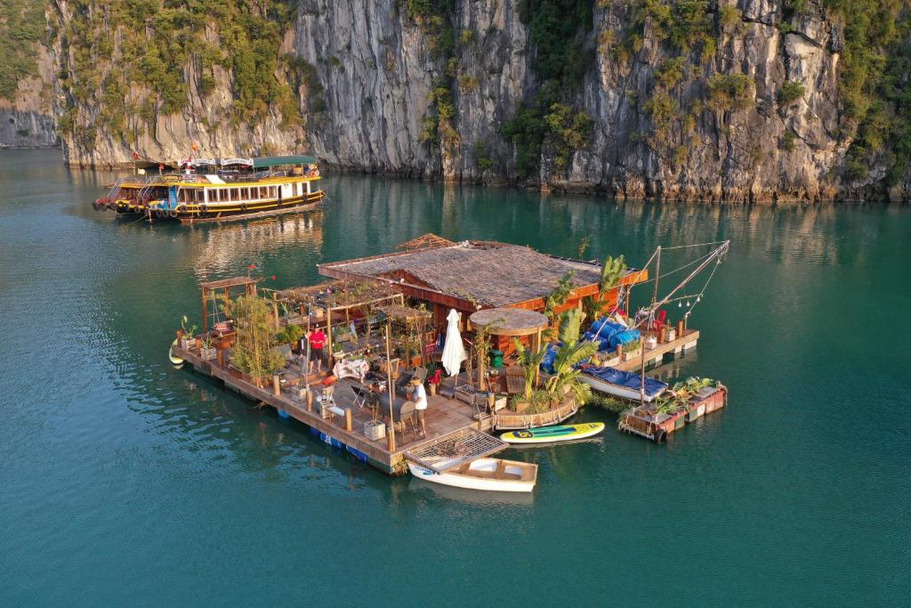 Lan Ha Floating Homestay