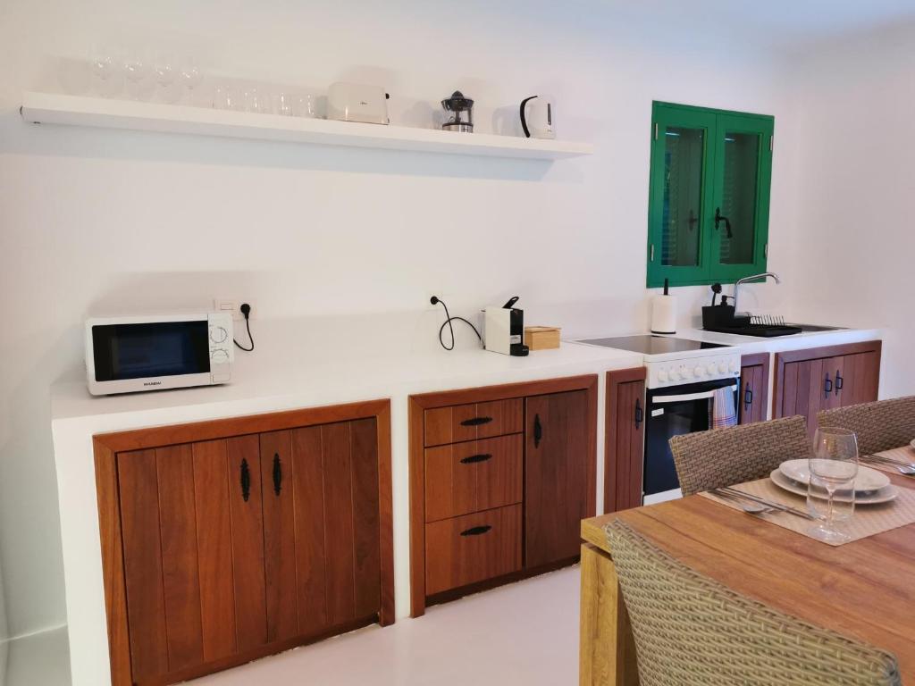 Kuchyň nebo kuchyňský kout v ubytování Villa Tagoror