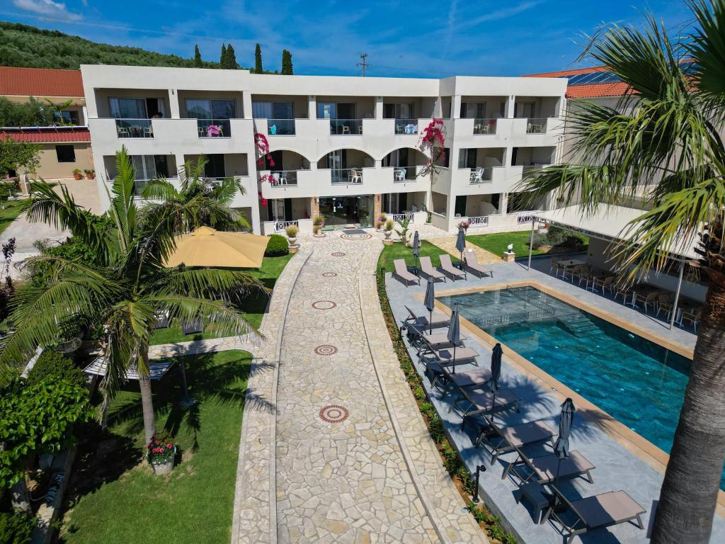 Bazén v ubytování Remezzo Studios & Apartments nebo v jeho okolí