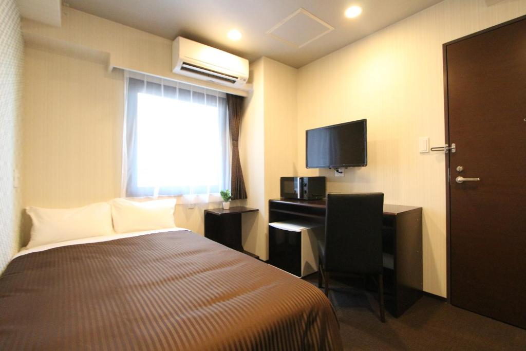 TV a/nebo společenská místnost v ubytování HOTEL LiVEMAX Nihonbashi Hakozaki