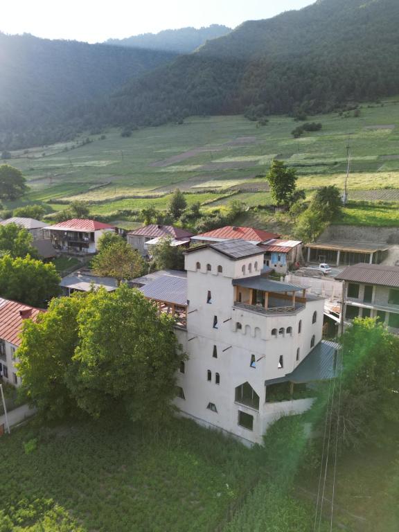 Cors in Mestia - Housity