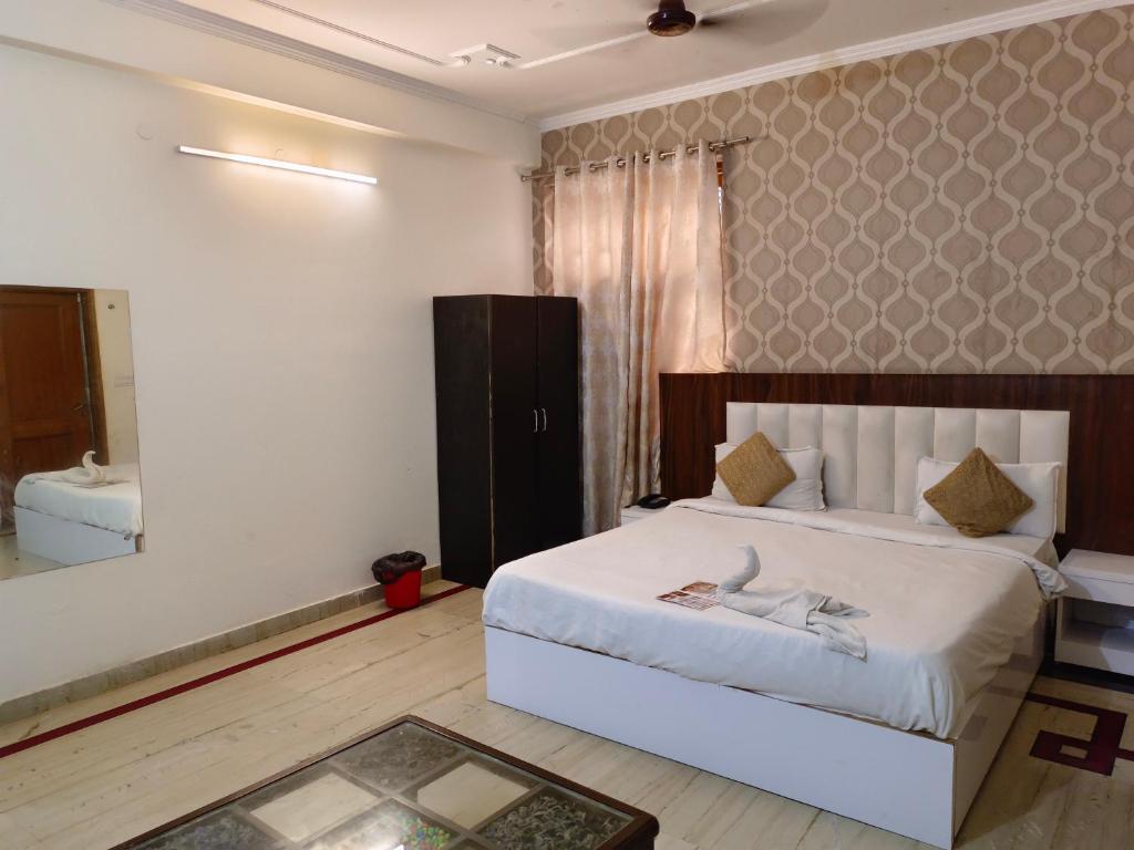 Postel nebo postele na pokoji v ubytování Viraj Guest House
