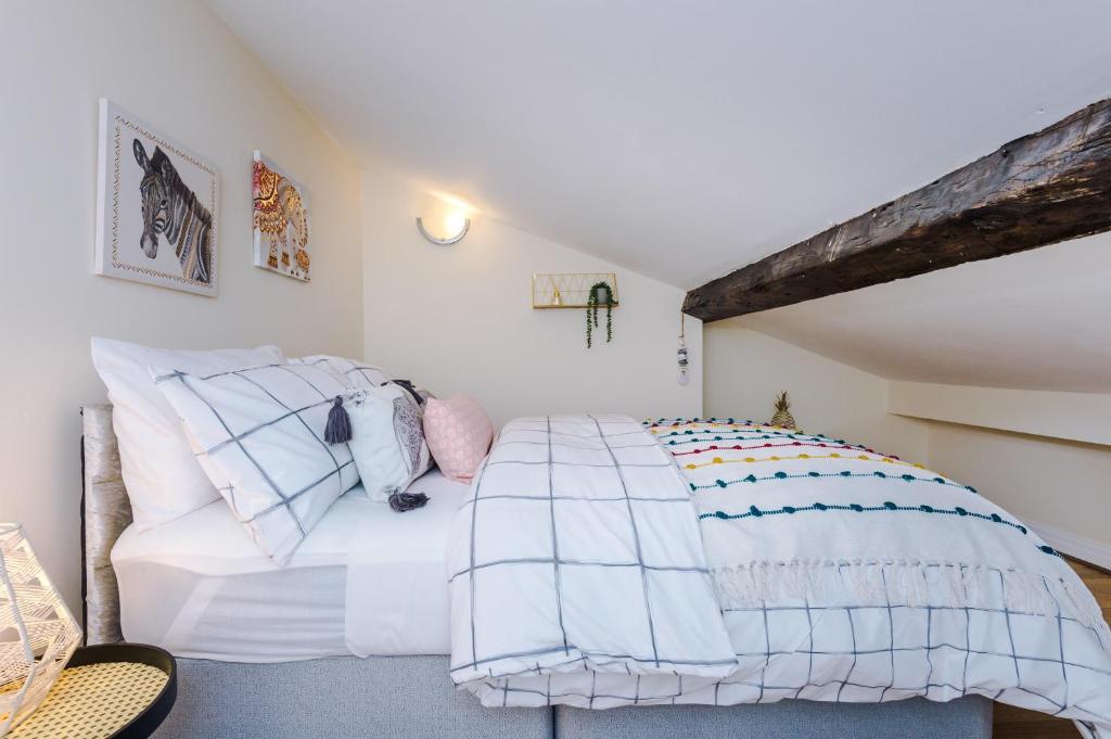 Fotografie z fotogalerie ubytování LARGE DUPLEX Apartment in CITY CENTRE! LIME STREET! FOOTBALL! Ideal for Stag and Hen Do Stays! v destinaci Liverpool