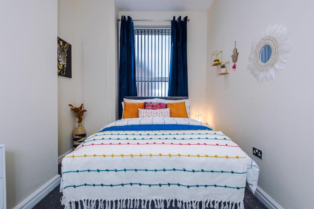 Fotografie z fotogalerie ubytování LARGE DUPLEX Apartment in CITY CENTRE! LIME STREET! FOOTBALL! Ideal for Stag and Hen Do Stays! v destinaci Liverpool