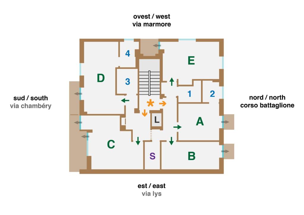 Up to 3 people - B Room shared bathroom - MyAostaProject Rentals في أَويستا: مخطط ارضي للمبنى