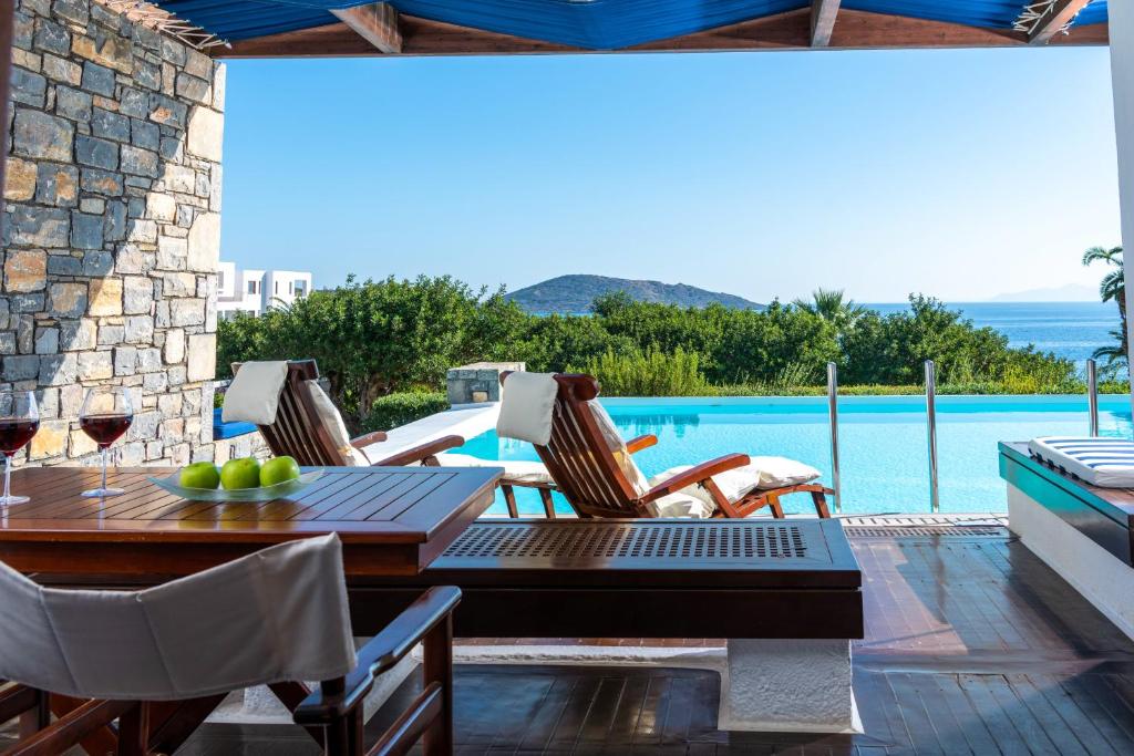 Elounda Beach Hotel & Villas, a Member of the Leading Hotels of the World - Piscine De Partage De La Mer De La Chambre De Luxe Spa