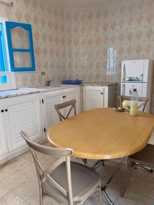 Kuchyň nebo kuchyňský kout v ubytování Etage de villa à Houmet Souk, Djerba