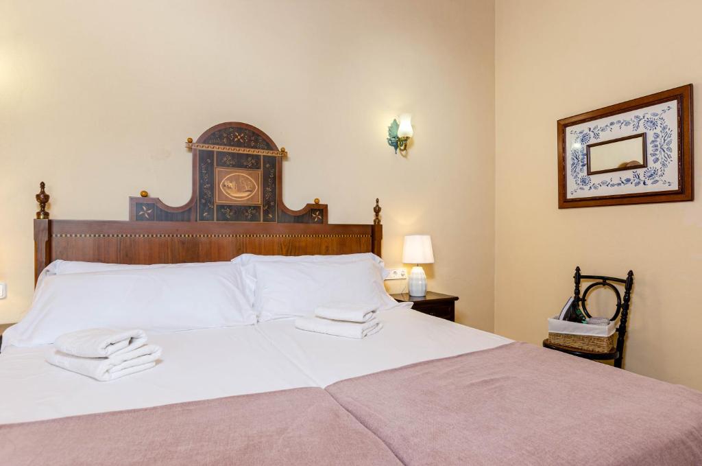 A bed or beds in a room at Finca es Rafal, Agroturisme