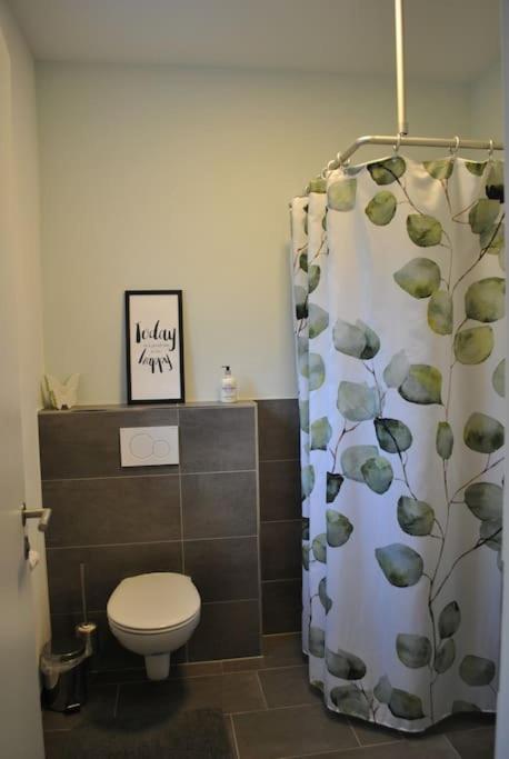 Koupelna v ubytování Modernes Doppelzimmer Friedewald Rhönblick