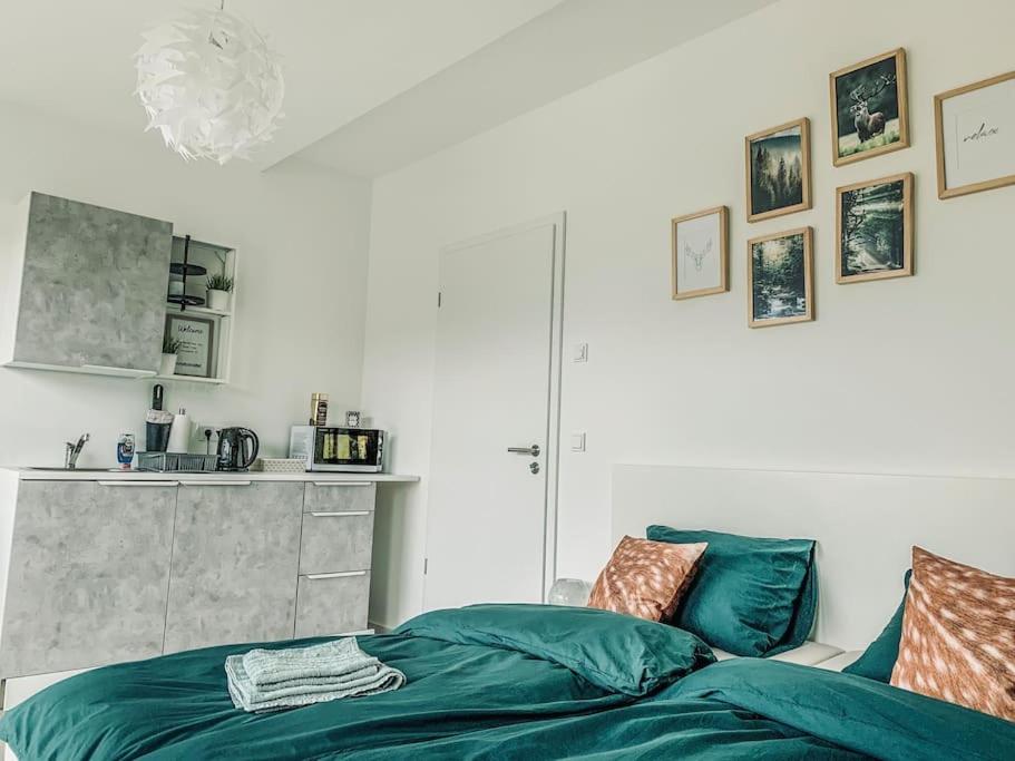 Postel nebo postele na pokoji v ubytování Modernes Doppelzimmer Friedewald Rhönblick