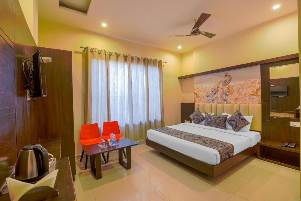 Hotel Crown, Amritsar - Deluxe Room