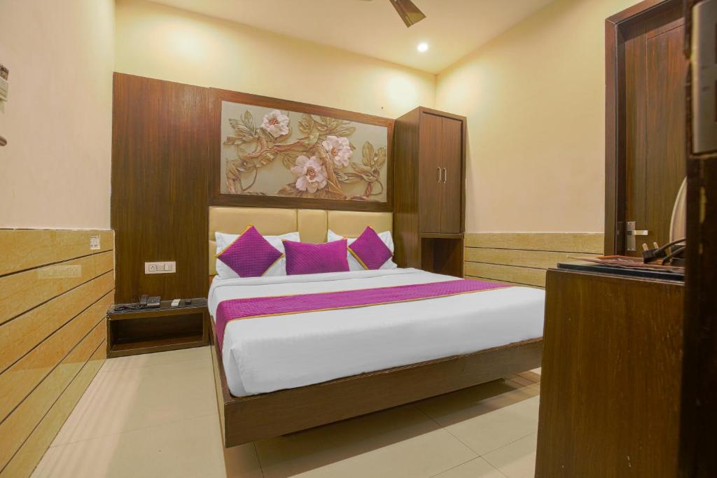 Hotel Crown, Amritsar - Standard Double Room
