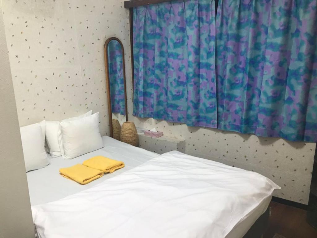Postel nebo postele na pokoji v ubytování Shinjuku Sky hostel
