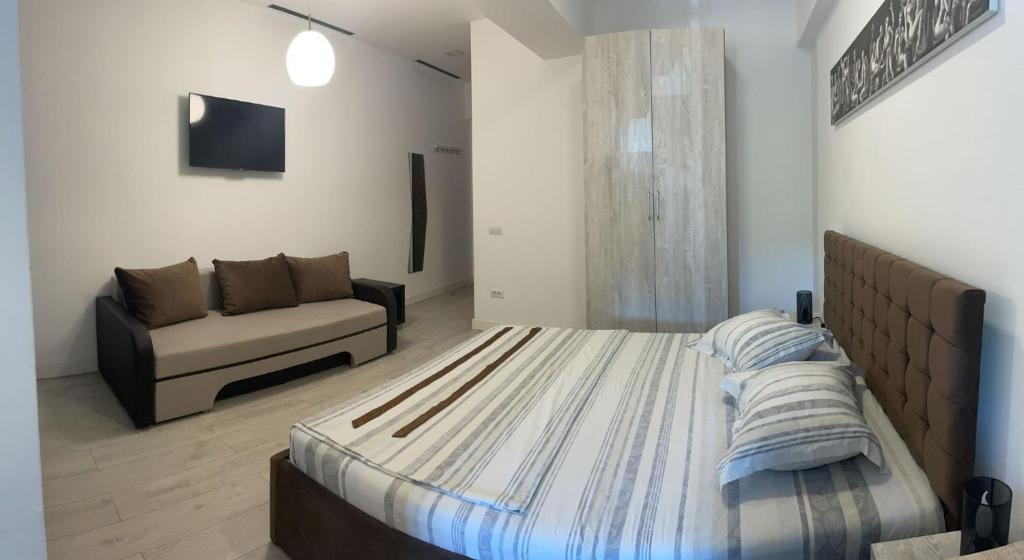 Un pat sau paturi într-o cameră la Blue Bike Residence Mamaia Studio