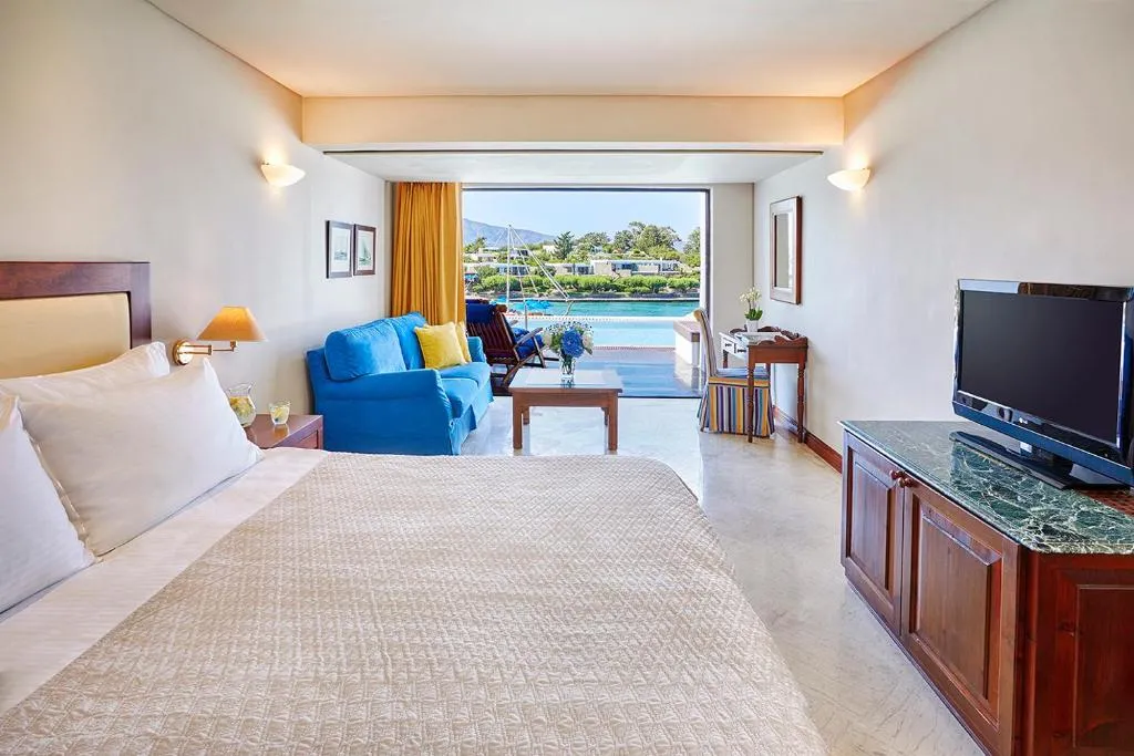 Superior Bungalow Front Sea View with Shared Pool