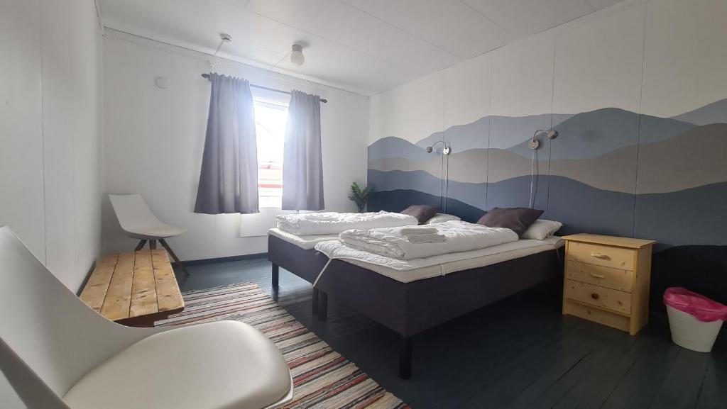 Postel nebo postele na pokoji v ubytování Lydersen Rorbuer Hostel & Apartments