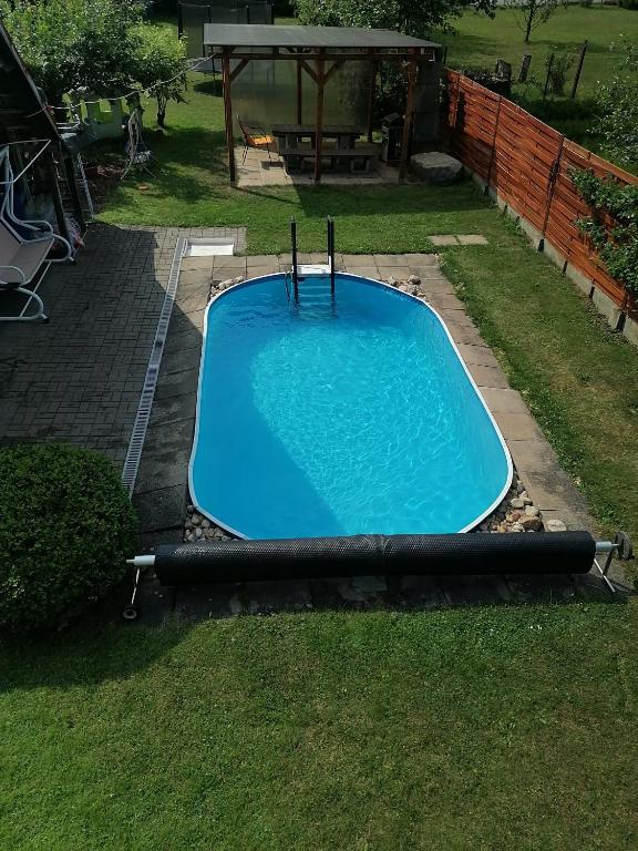 Bazén v ubytování ubytování v apartmánu nebo v jeho okolí
