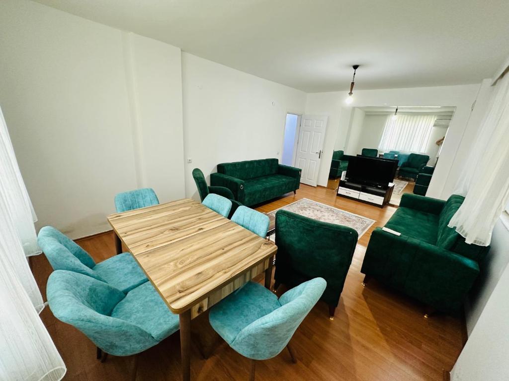 Lüx eşyalı sahile 200 m