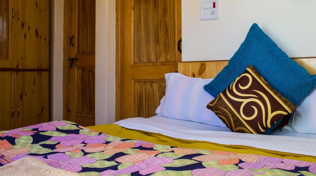 Rúm í herbergi á Siala Guest House