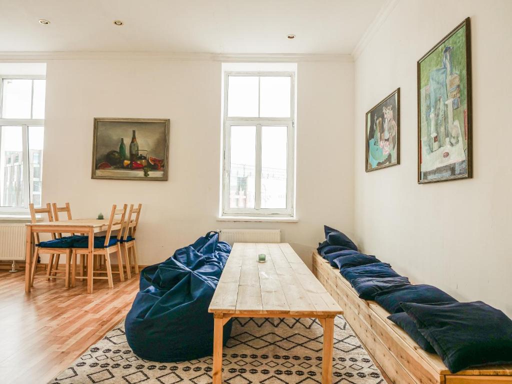 Posezení v ubytování Cinnamon Sally Backpackers Hostel