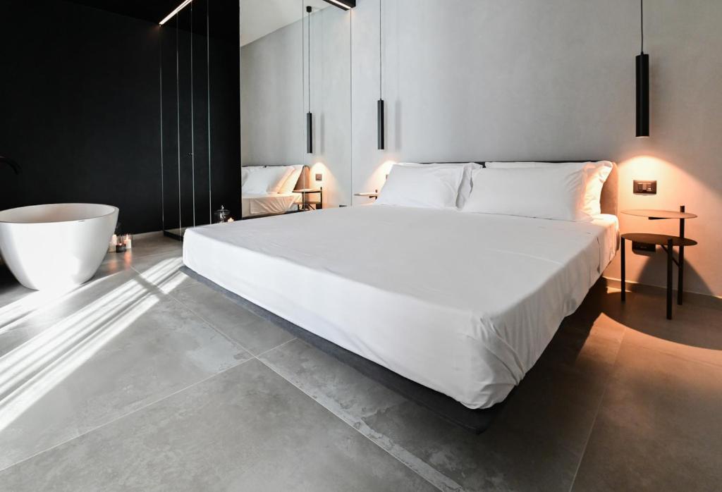 Кровать или кровати в номере LE MARIN contemporary apartments