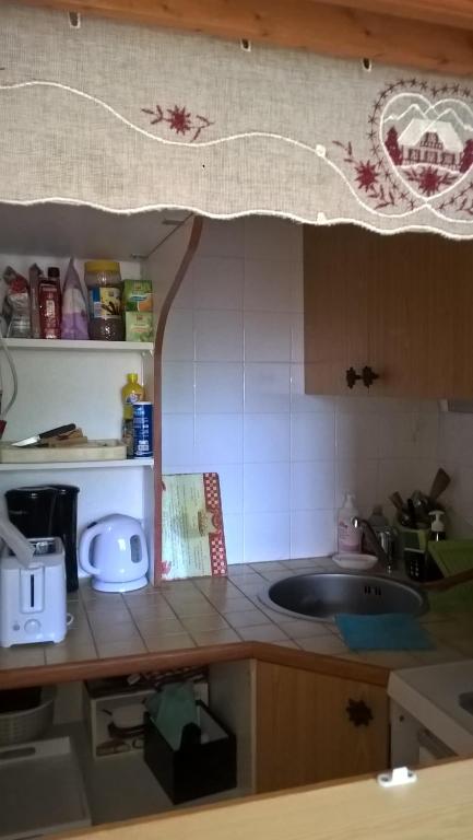 Kuchyňa alebo kuchynka v ubytovaní Studio 4 pers 18m2 au pied des pistes de ski à Valfréjus