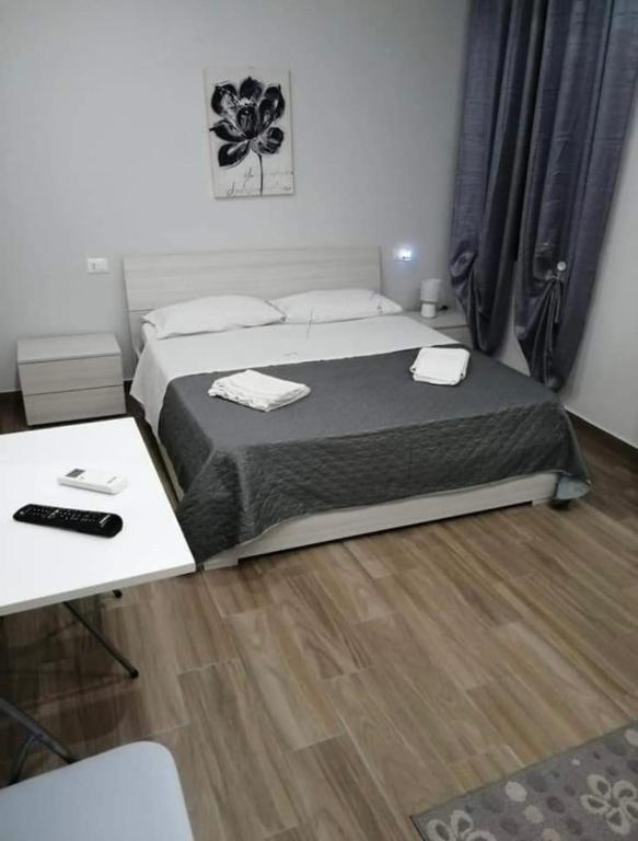 A bed or beds in a room at La casa dei Fiori