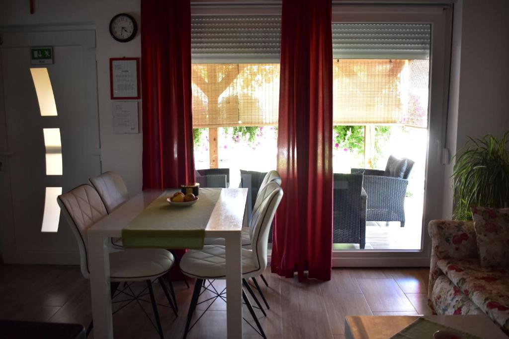 Posedenie v ubytovaní Apartman Tea