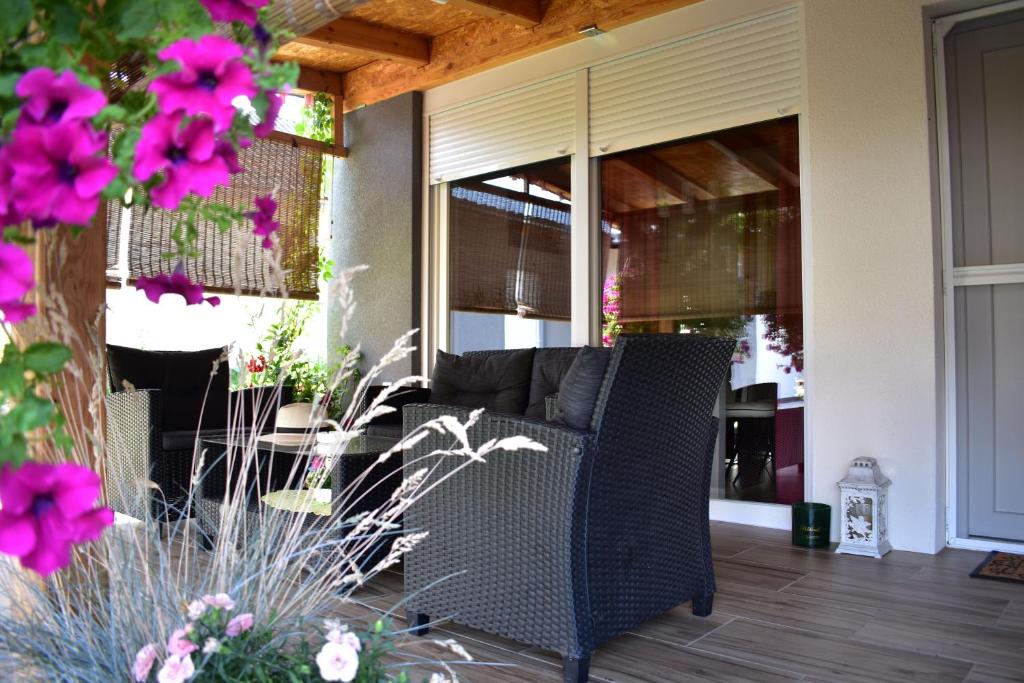 Vonkajšia záhrada v ubytovaní Apartman Tea