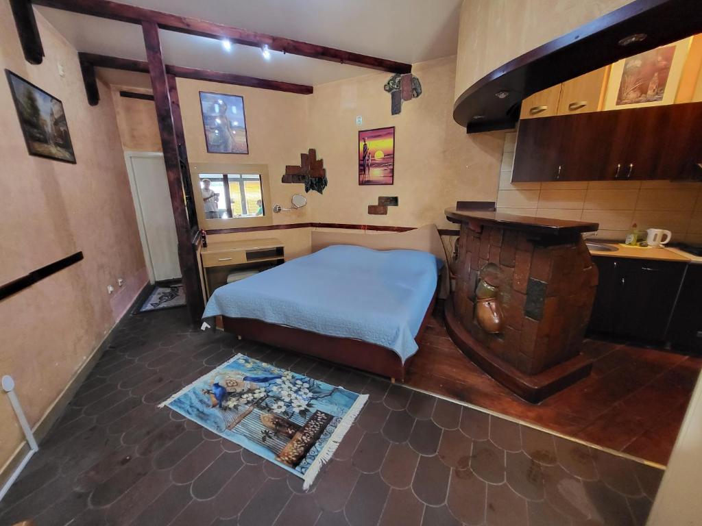 a small room with a bed and a stove at LENA Apartman 45m2 Sokobanja-CENTAR in Soko Banja