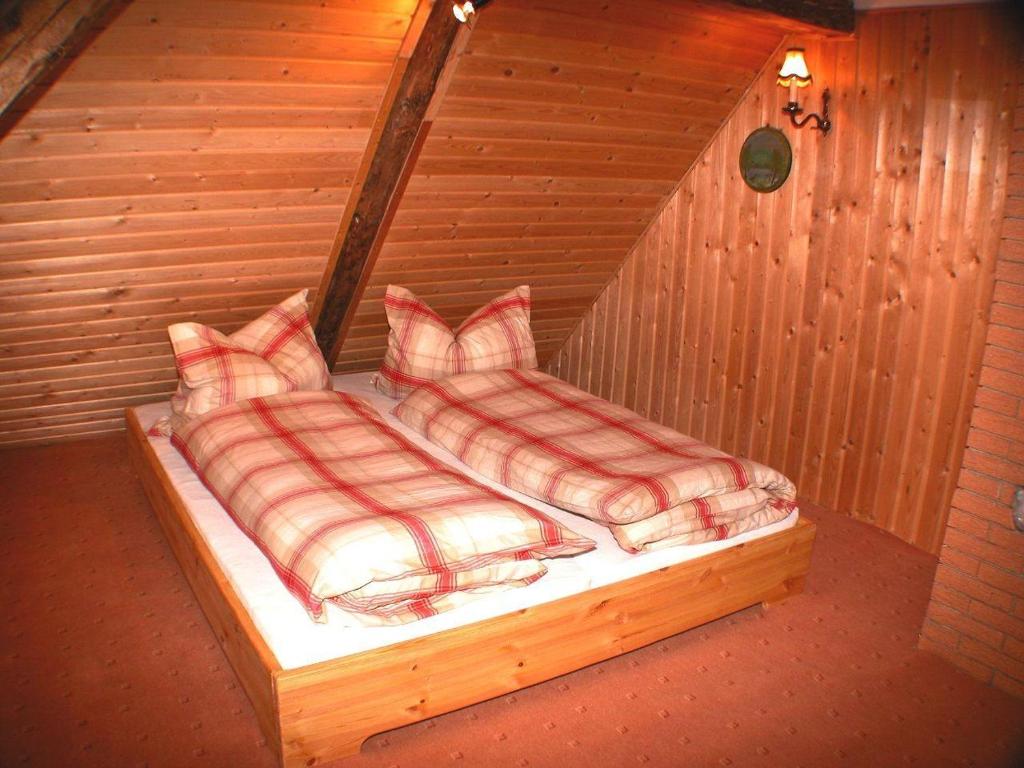 a room with two beds in a sauna at Haus-Hohegeiss-freistehend-und-zentrumsnah in Hohegeiß