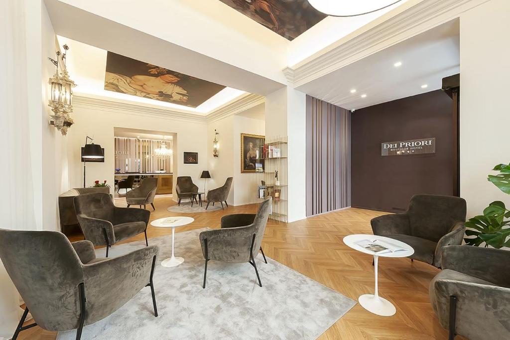 a living room with chairs and a waiting room at Dei Priori Boutique Hotel in Assisi