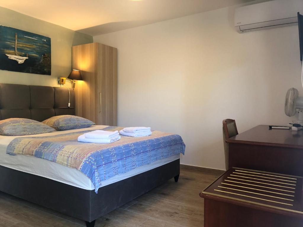 Gallery image of Double room with bathroom, WiFi, airco, parking, washing machine, grill in Medulin